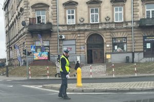 Policjanci dbali o bezpieczeństwo uczestników podczas XIII Biegu "Tropem Wilczym"