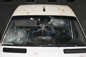 Pościg ulicami Jasła. Pijany 16-latek ucieka, niszczy i rani policjanta