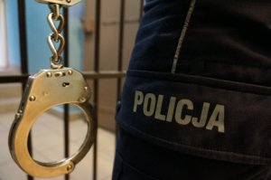 Poszukiwany listem gończym przyszedł sprawdzić czy ma uprawnienia do kierowania