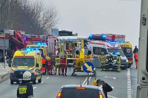 Poważny wypadek w Woliczce. Zderzenie autobusu z samochodem