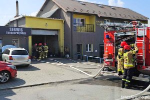 Pożar butli z acetylenem w warsztacie samochodowym