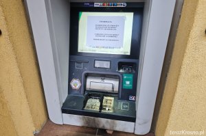Próba włamania do bankomatu w Zręcinie zakończona podpaleniem