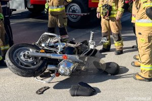 Pustyny. Zderzenie osobówki z motocyklistą