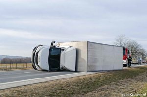 Silny wiatr zdmuchnął dostawcze iveco