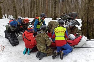  Strażnicy graniczni udzielili pomocy rannemu turyście