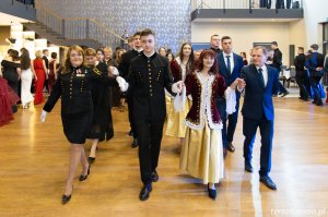 Studniówka 2025. Wyjątkowy wieczór maturzystów "Naftówki" [ZDJĘCIA]