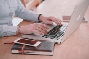 Urzędniczka bezprawnie udostępniała informacje prywatnemu detektywowi