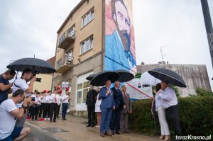 W Krośnie - Świet(l)nym Mieście odsłonięto mural Ignacego Łukasiewicza
