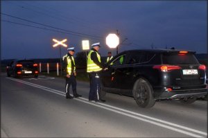 Wieczorne działania na przejazdach kolejowych