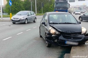 Wyłączona sygnalizacja. Kolizja hondy i peugeota