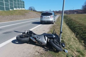 Wypadek w Brzozowie. Motocyklista w szpitalu