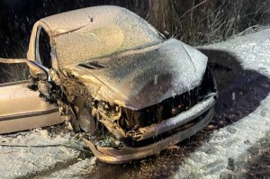 Wypadek w Górze Motycznej. Nie żyje pasażerka peugeota