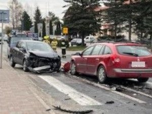 Wypadek w Tyczynie. Zderzenie trzech pojazdów