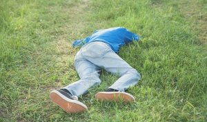 Wypił co ukradł i zasnął. Złodziej w rękach policji