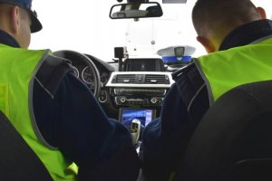 Wyprzedzał na skrzyżowaniu i jechał137 km/h
