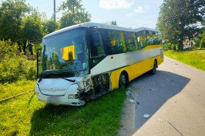 Zderzenie autobusu z samochodem osobowym
