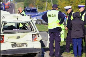 Zderzenie ciężarówki z osobówką w Chmielowie