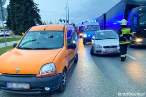 Zderzenie dwóch samochodów na skrzyżowaniu w Krośnie