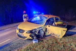 Zderzenie dwóch samochodów w Sieniawie. Jedna osoba została ranna
