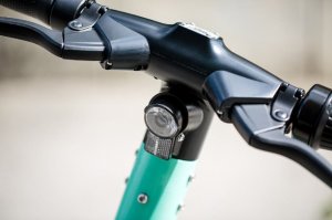 Zderzenie samochodu osobowego z hulajnogą elektryczną