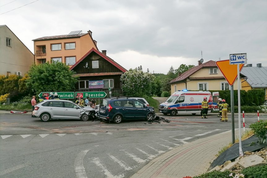 Zderzenie trzech samochodów w Niebylcu