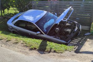 Zjechał z drogi i uderzył w przepust