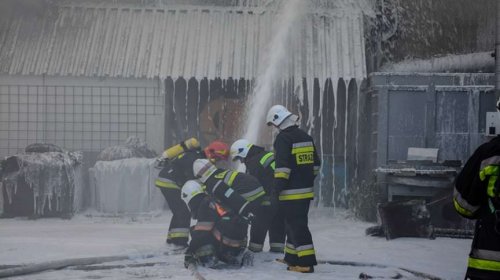 Pożar hurtowni z oponami w Markowej