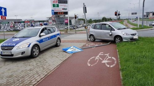 Kolizja Forda i Hondy na wysokości galerii VIVO w Krośnie