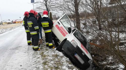 Iwonicz. Kierująca fiatem wjechała do rowu