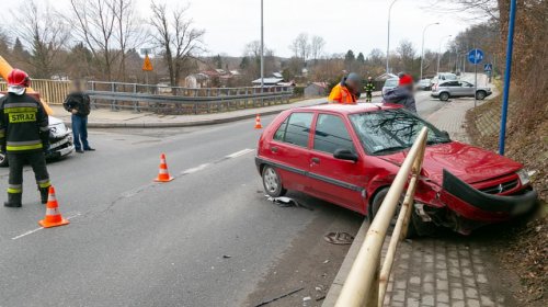 Zderzenie citroena z peugeotem w Krośnie