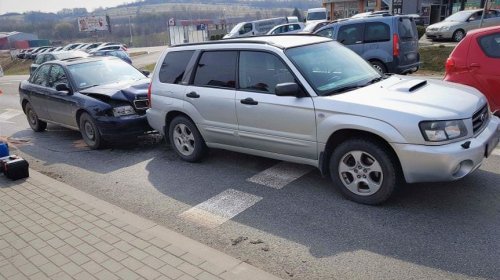 Krosno. Najechanie na tył pojazdu na ulicy Bieszczadzkiej