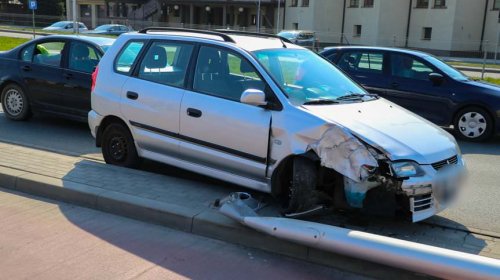 Krosno. Zderzenie bmw i mitsubishi na wysokości galerii VIVO