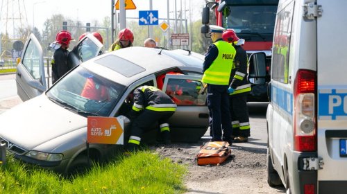 Krosno. Mężczyzna wjechał oplem do przydrożnego rowu