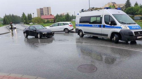 Zderzenie Forda i Opla na Bieszczadzkiej w Krośnie