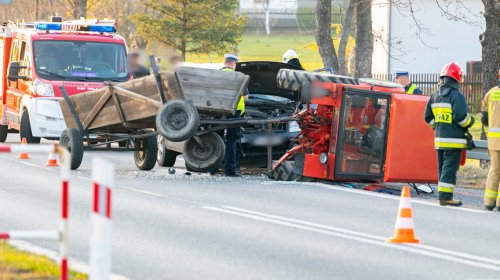 Wypadek w Iwli. Zderzenie samochodu osobowego z ciągnikiem rolniczym