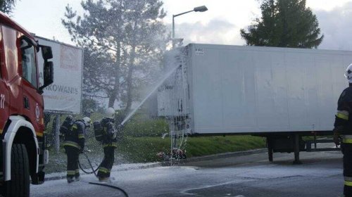 Pożar agregatu w naczepie na CPN