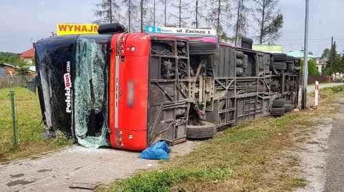 Wypadek Polskiego Busa w Nowej Dębie